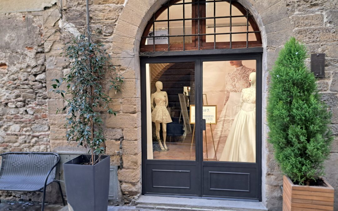 L’ATELIER DI UNA VOLTA, L’ESPERIENZA DI OGGI: PERCHÉ SCEGLIERE L’ABITO DA SPOSA È UN RICORDO CHE RESTA PER SEMPRE